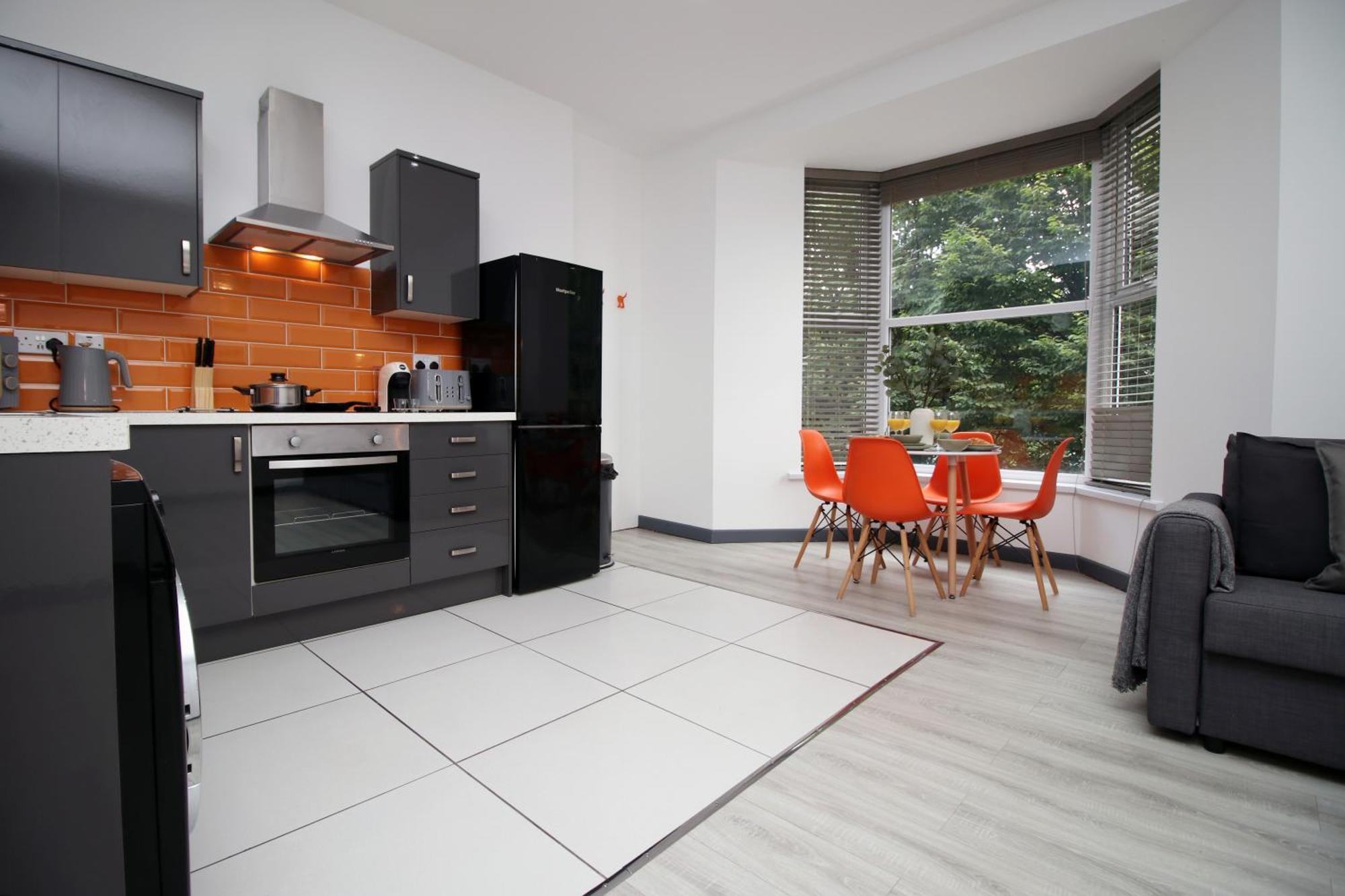 Fully Equipped Kitchen, Parking, City Centre Swansea Exteriör bild