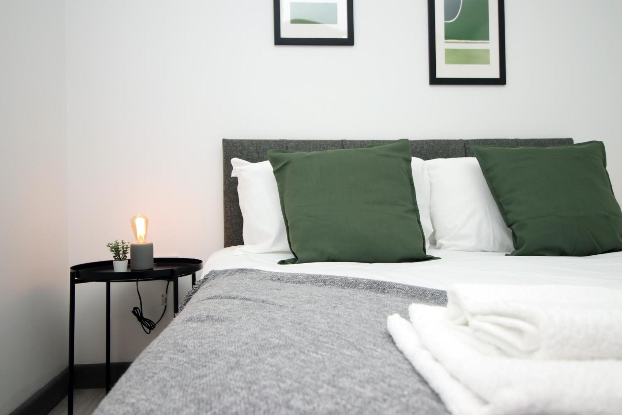 Fully Equipped Kitchen, Parking, City Centre Swansea Exteriör bild