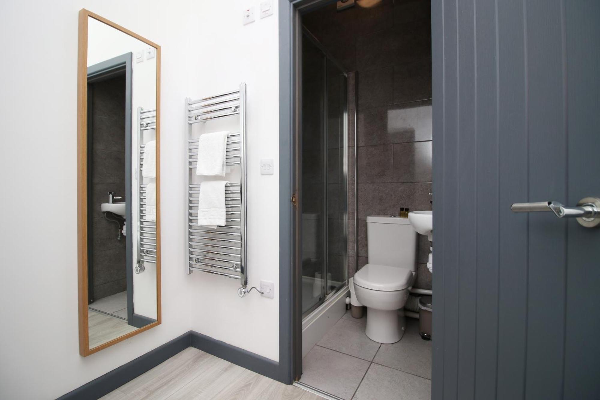 Fully Equipped Kitchen, Parking, City Centre Swansea Exteriör bild